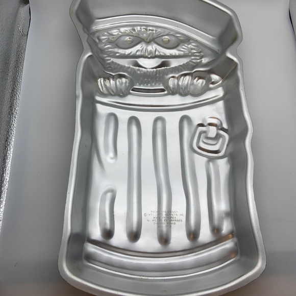 Vintage Wilton Sesame Street Character Oscar the Grouch Retro Cake Tin Pan 1977 - Picture 4 of 13